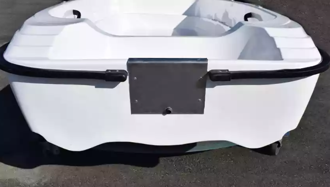 Стеклопластиковая лодка Пингвин (тримаран) в Дербенте