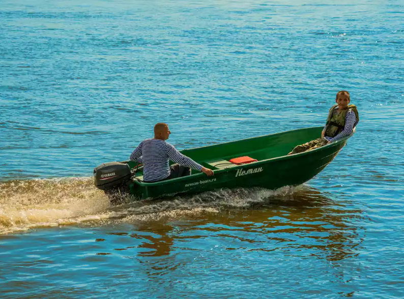 Стеклопластиковая лодка Neman-340 (тримаран) в Дербенте