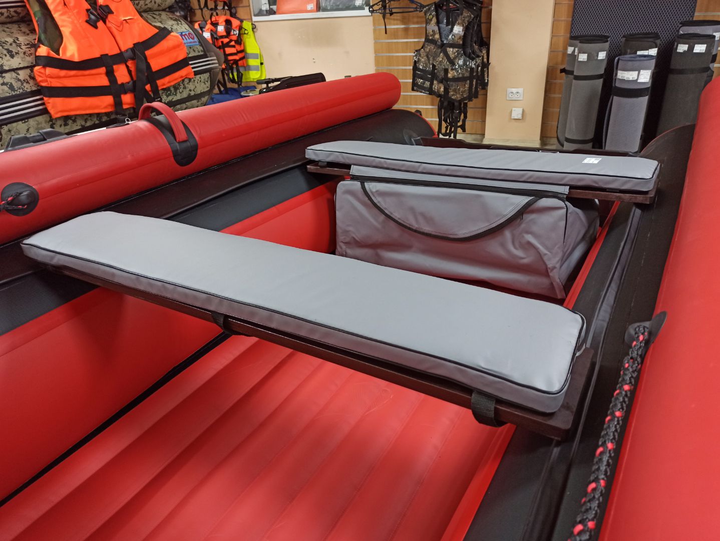 КОМПЛЕКТ МЯГКИХ НАКЛАДОК С СУМКОЙ ДЛЯ ЛОДОК 90Х20 СЕРЫЙ в Дербенте