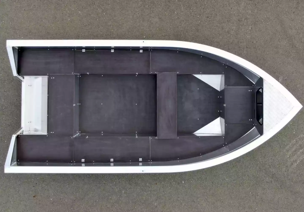 Алюминиевая лодка  Неман-420 в Дербенте