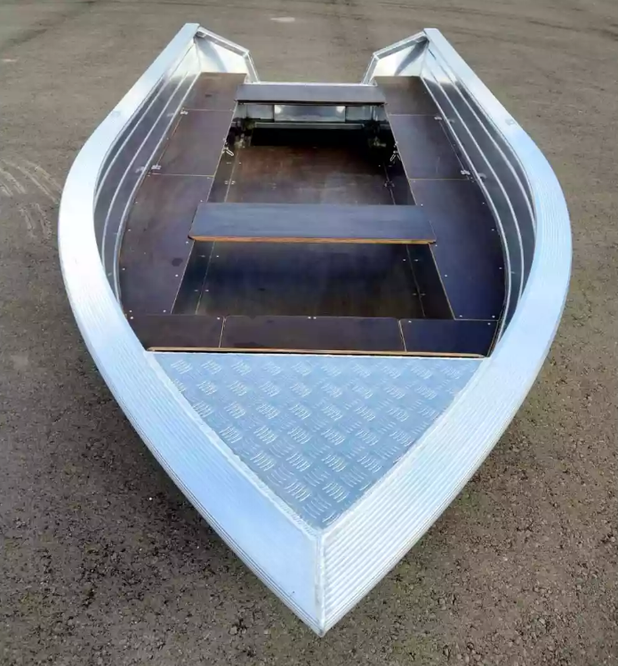 Алюминиевая лодка Неман-400 в Дербенте