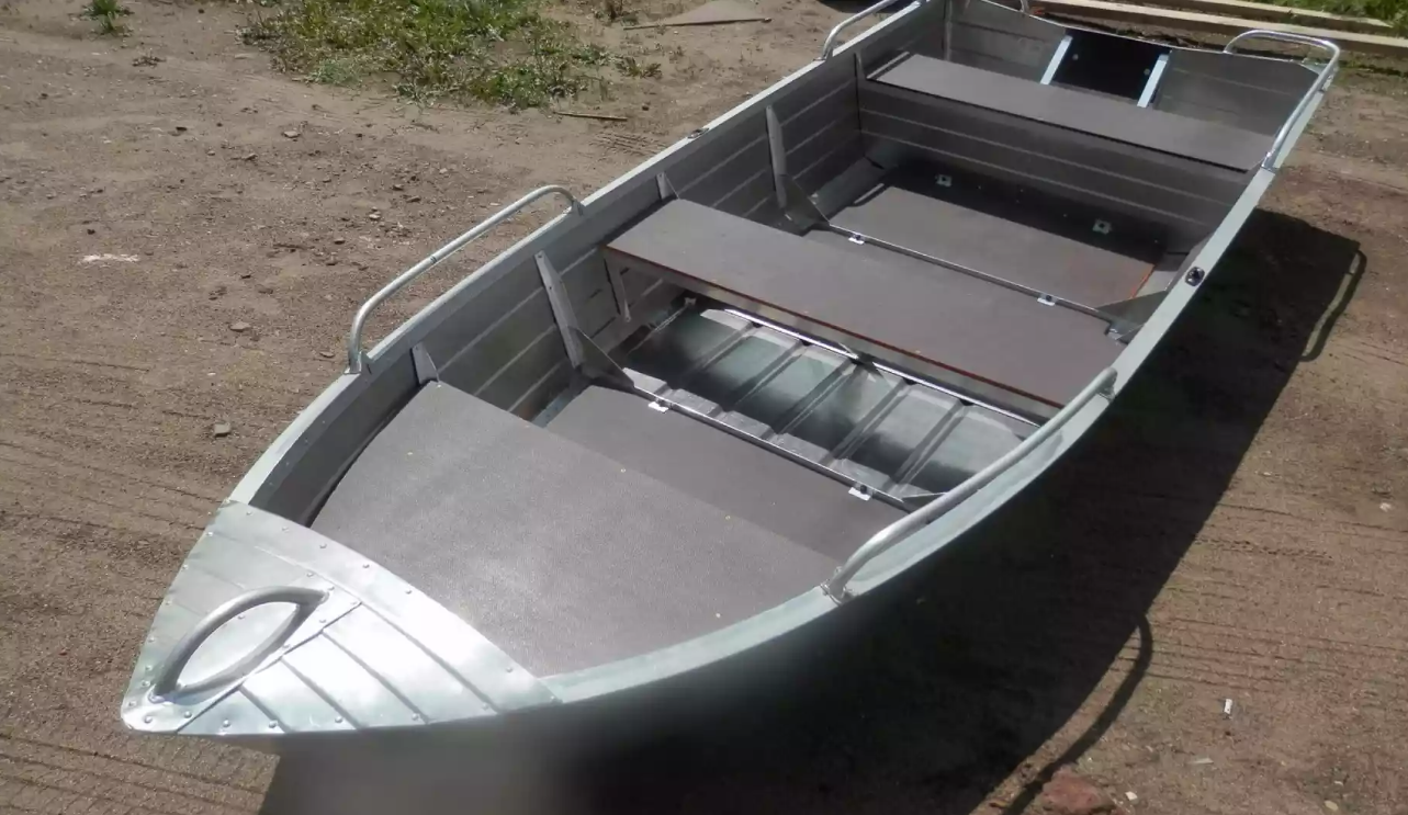 Алюминиевая лодка Вятка-Профи 32 в Дербенте