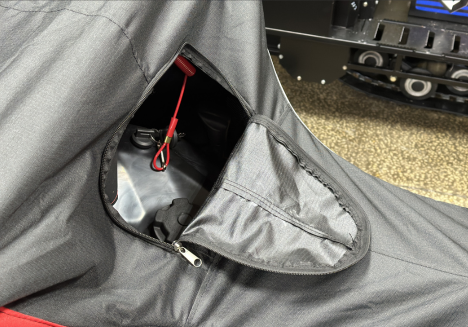 Чехол транспорт. снегохода IKUDZO HUNTER черно-красный Оксфорд ПРЕМИУМ качества с лого IKUDZO в Дербенте