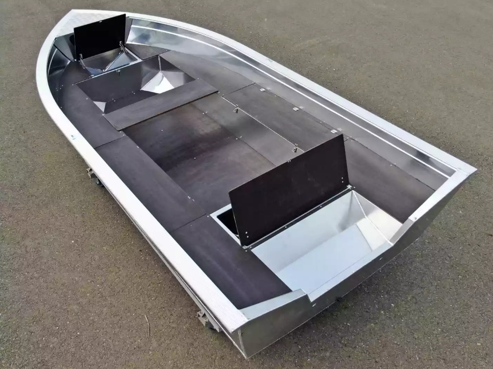 Алюминиевая лодка  Неман-420 в Дербенте