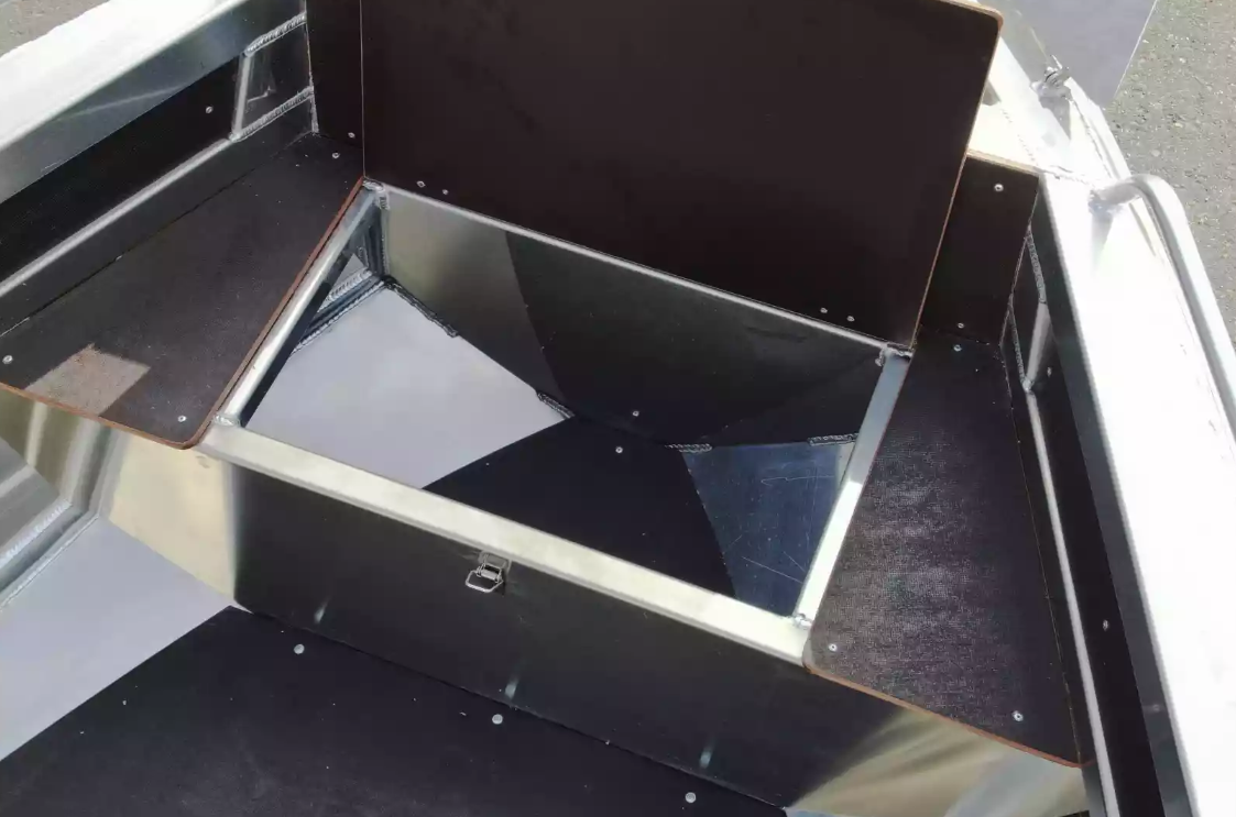 Алюминиевая лодка  Неман-480 Р в Дербенте