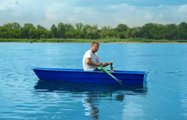 Стеклопластиковая лодка Малютка в Дербенте
