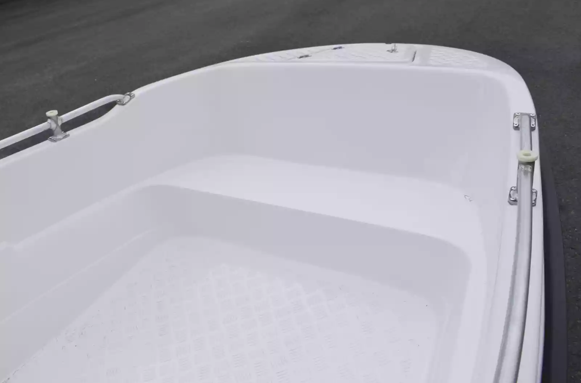 Стеклопластиковая лодка Пингвин New (тримаран) в Дербенте