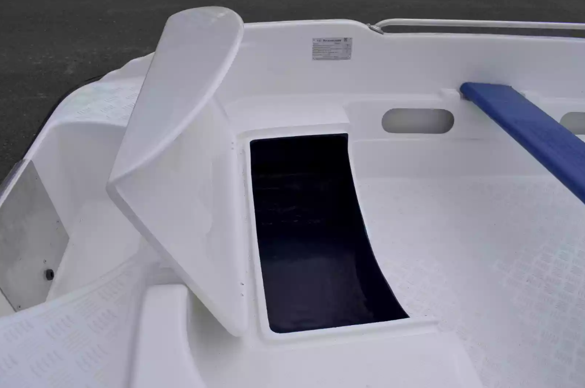 Стеклопластиковая лодка Пингвин New (тримаран) в Дербенте