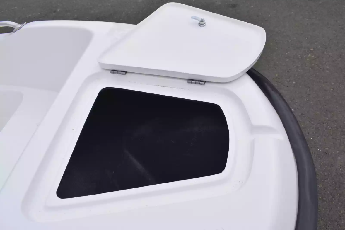 Стеклопластиковая лодка Пингвин New (тримаран) в Дербенте