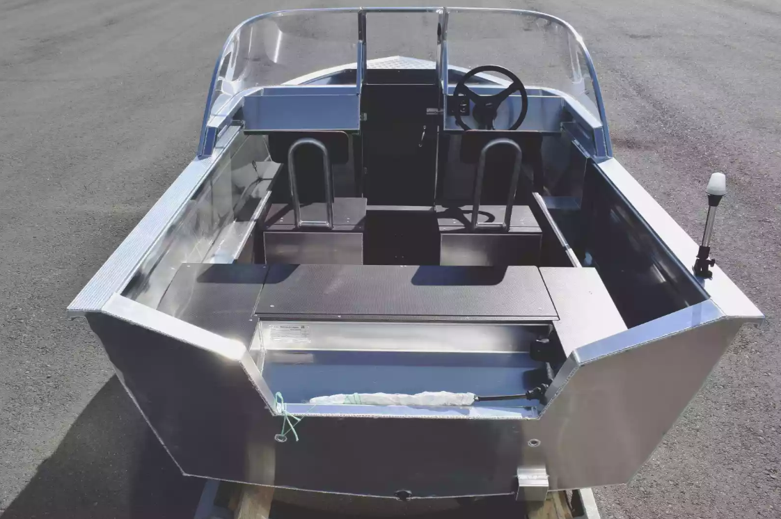 Алюминиевая лодка  Неман-400 DCM в Дербенте