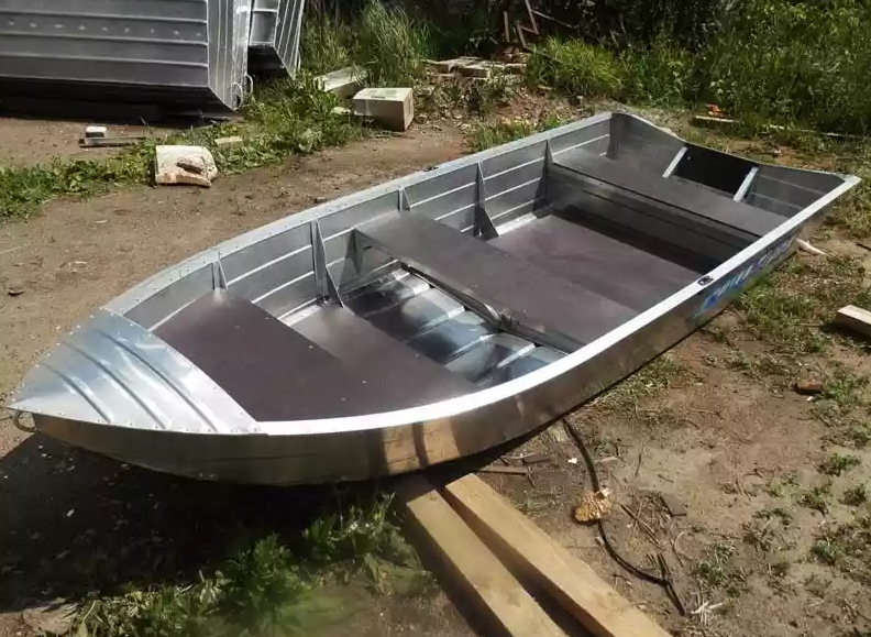 Алюминиевая лодка Вятка-Профи 37 в Дербенте