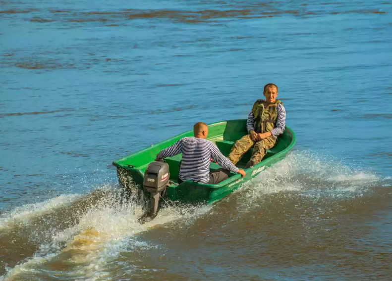 Стеклопластиковая лодка Neman-340 (тримаран) в Дербенте