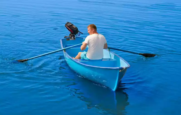 Стеклопластиковая лодка Омуль в Дербенте