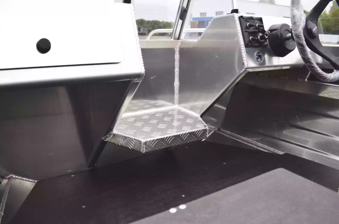 Алюминиевая лодка  Neman-400 PRO в Дербенте