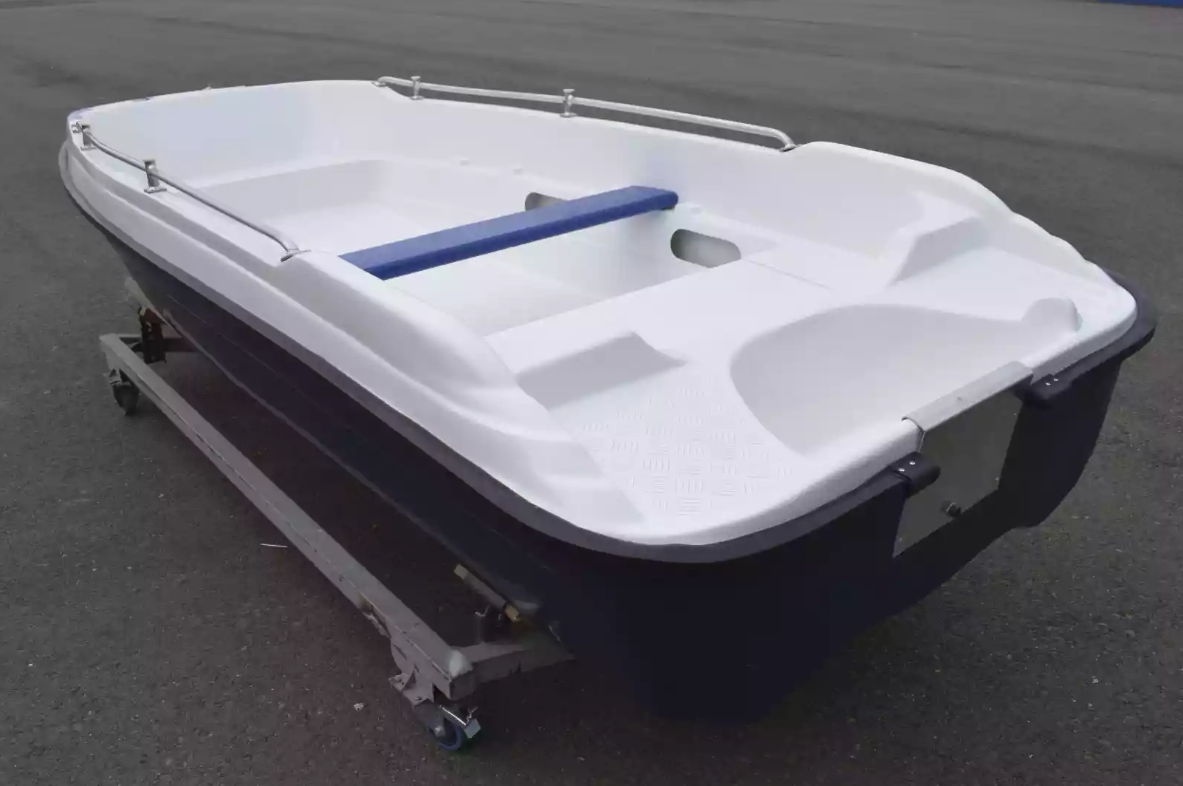Стеклопластиковая лодка Пингвин New (тримаран) в Дербенте