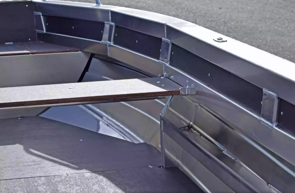 Алюминиевая лодка  Неман-480 Р в Дербенте