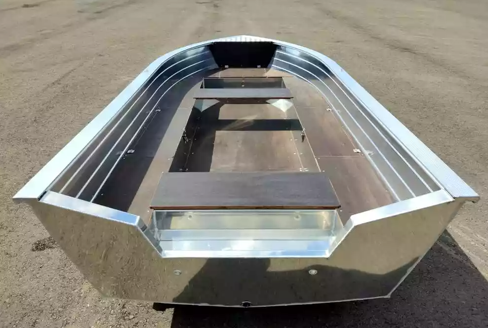 Алюминиевая лодка Неман-400 в Дербенте