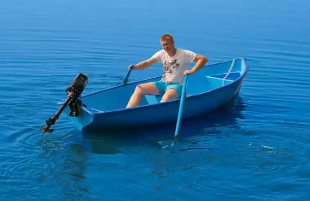 Стеклопластиковая лодка Омуль в Дербенте