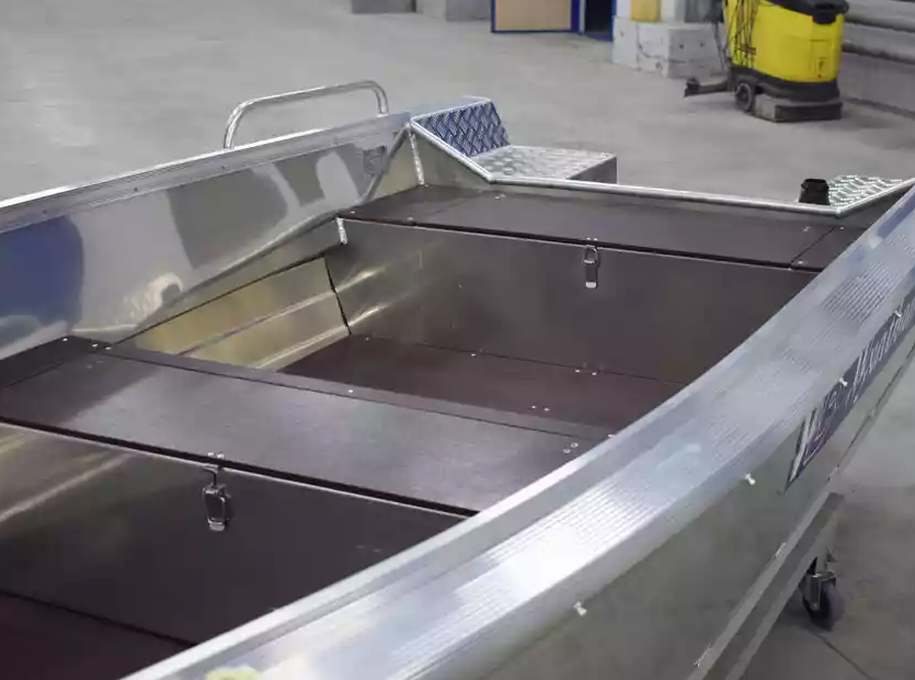 Алюминиевая лодка  Wyatboat-430 Р в Дербенте