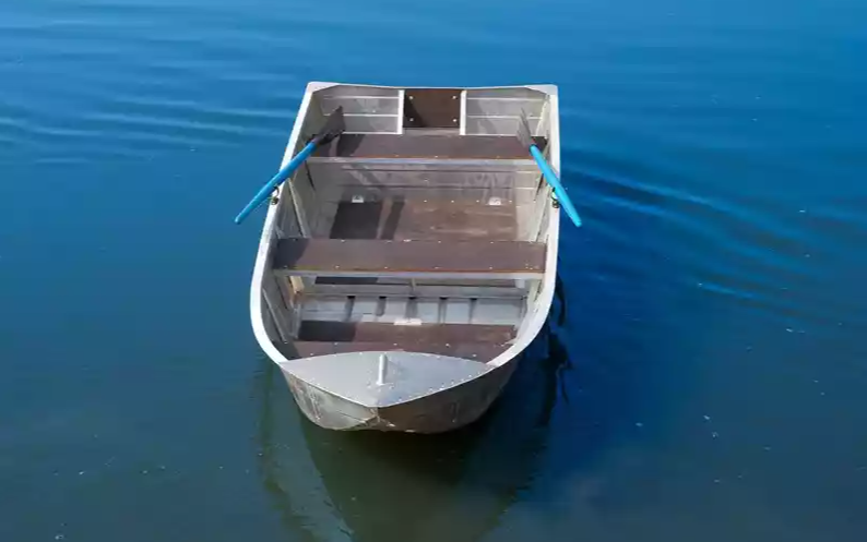 Алюминиевая лодка Вятка-Профи 37 в Дербенте