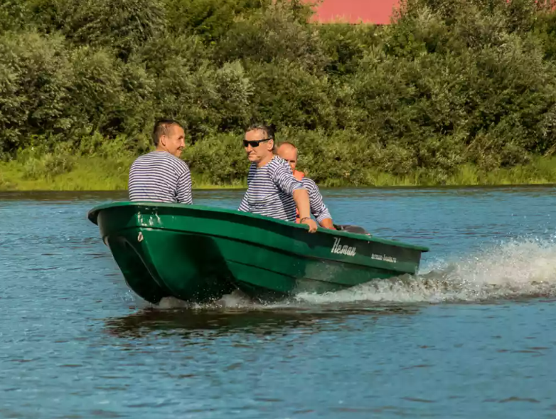 Стеклопластиковая лодка Neman-340 (тримаран) в Дербенте