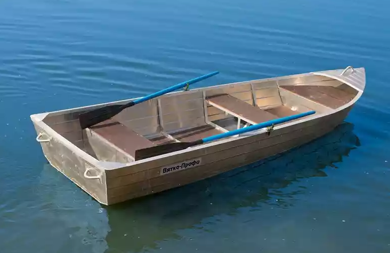 Алюминиевая лодка Вятка-Профи 32 в Дербенте