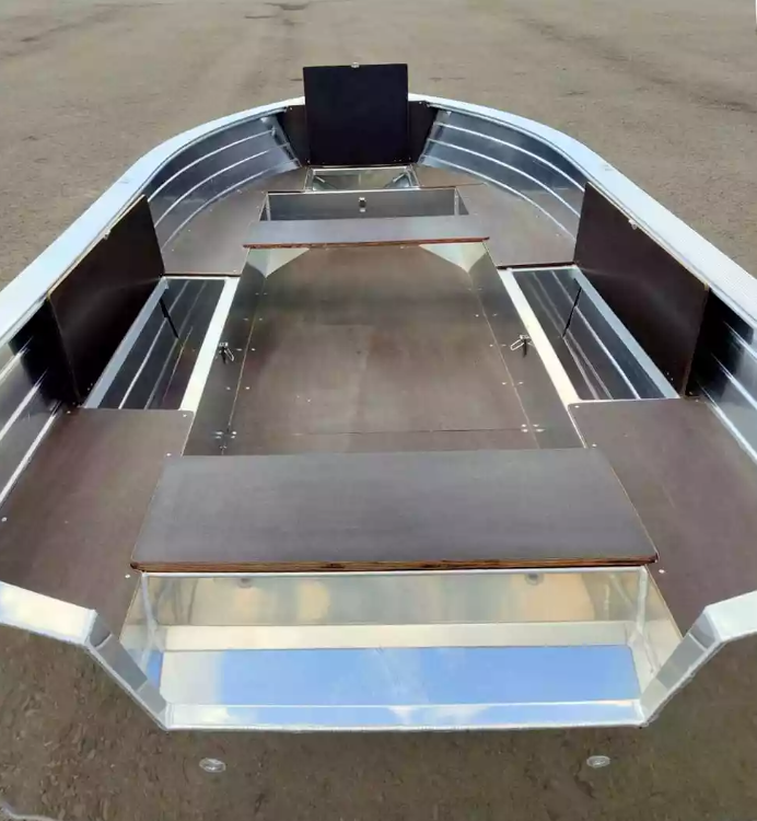 Алюминиевая лодка Неман-400 в Дербенте