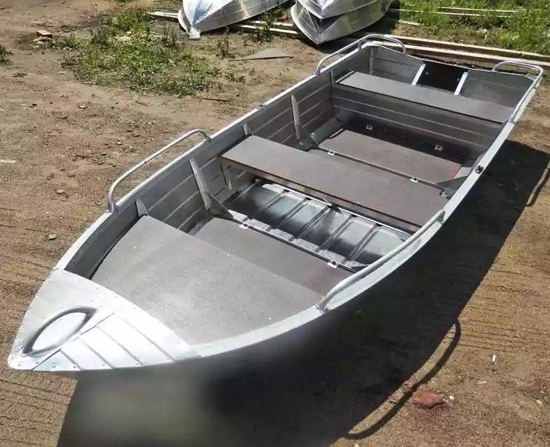 Алюминиевая лодка Вятка-Профи 37 в Дербенте