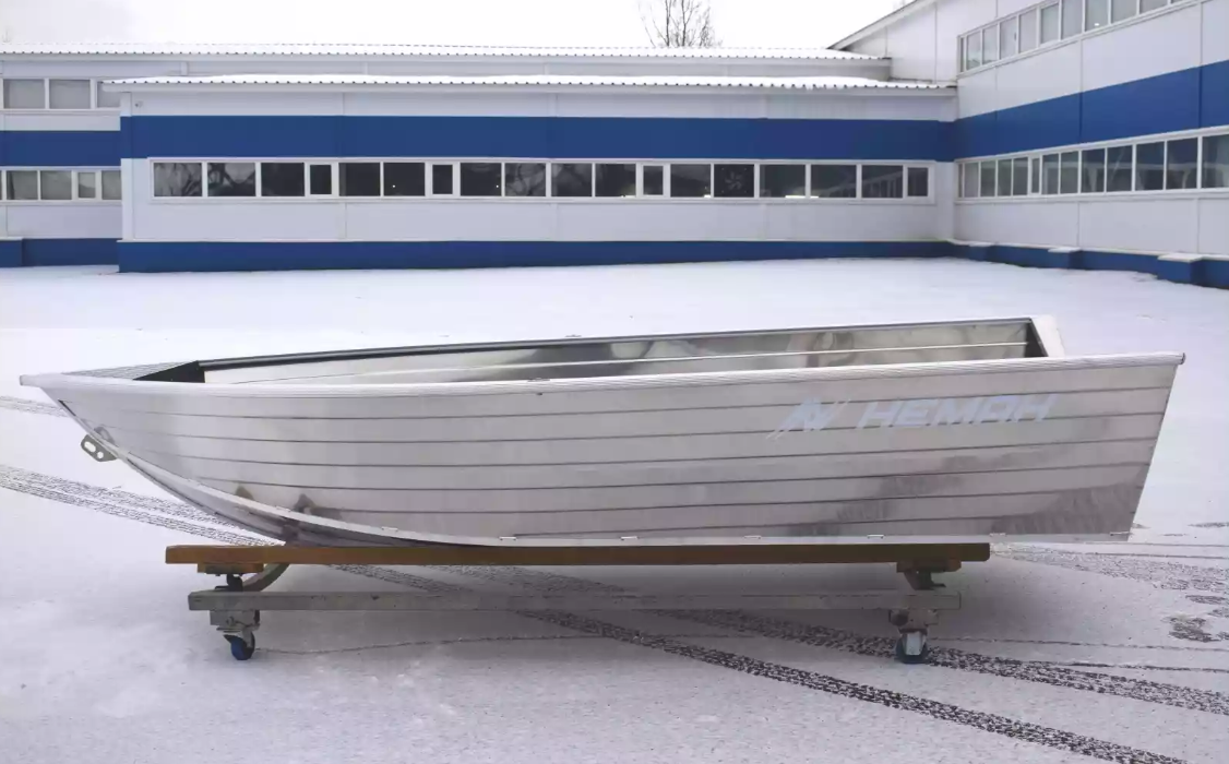 Алюминиевая лодка Неман-400 в Дербенте