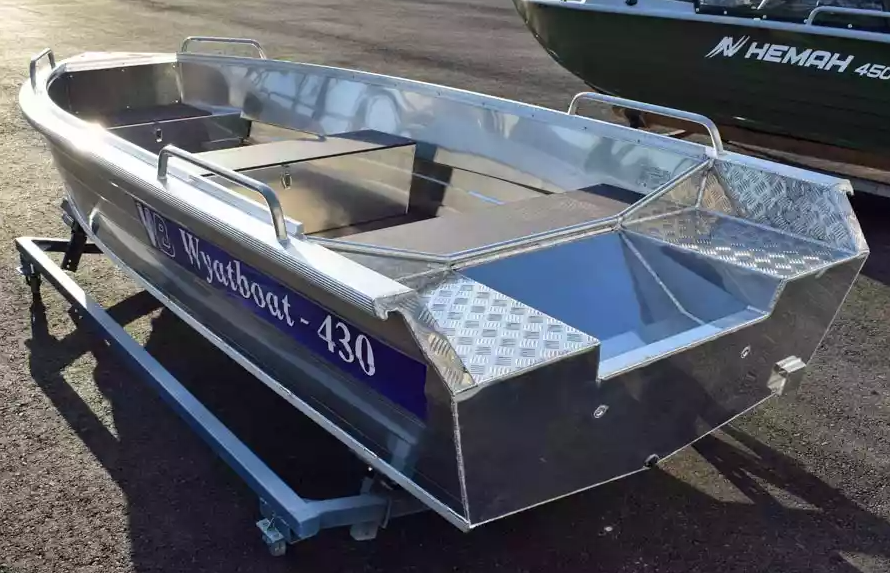Алюминиевая лодка  Wyatboat-430 Р в Дербенте