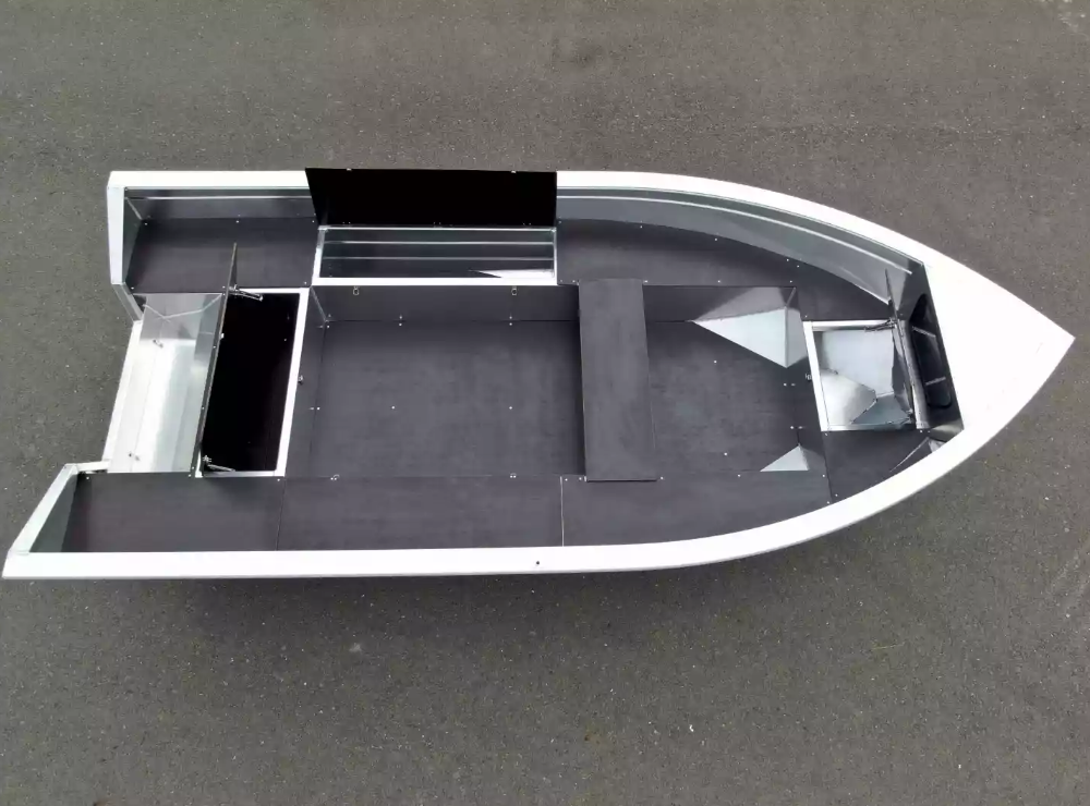 Алюминиевая лодка  Неман-420 в Дербенте