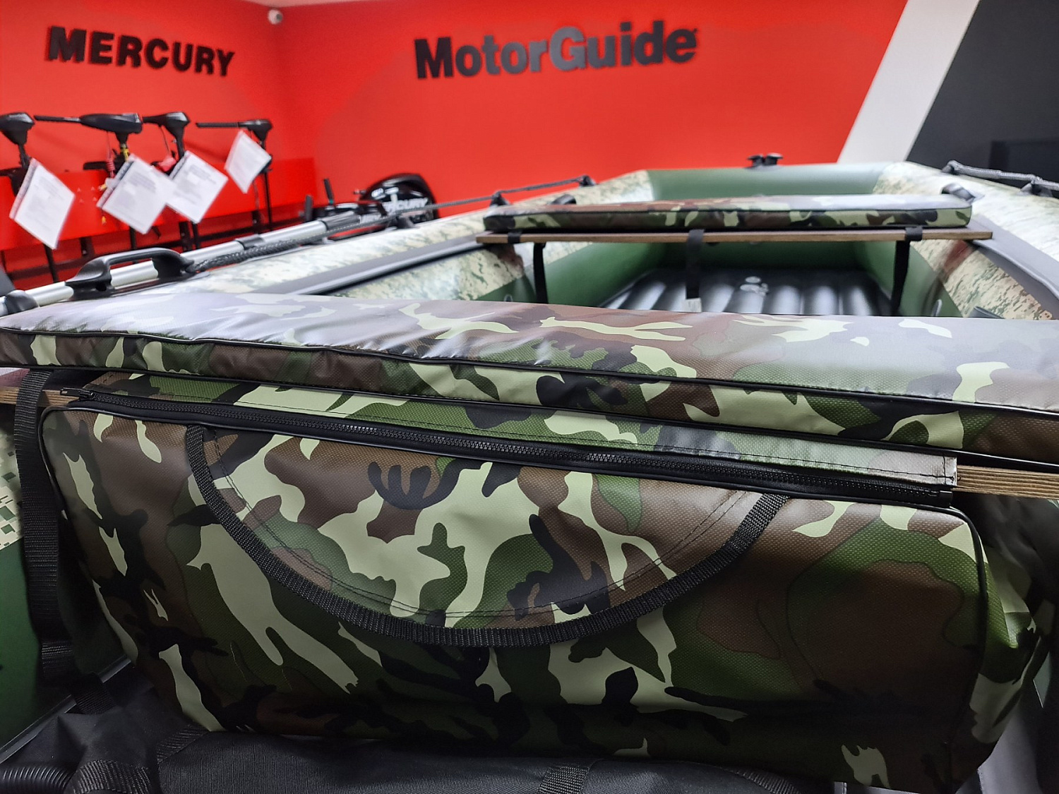 КОМПЛЕКТ МЯГКИХ НАКЛАДОК С СУМКОЙ ДЛЯ ЛОДОК 105Х20 КАМУФЛЯЖ в Дербенте