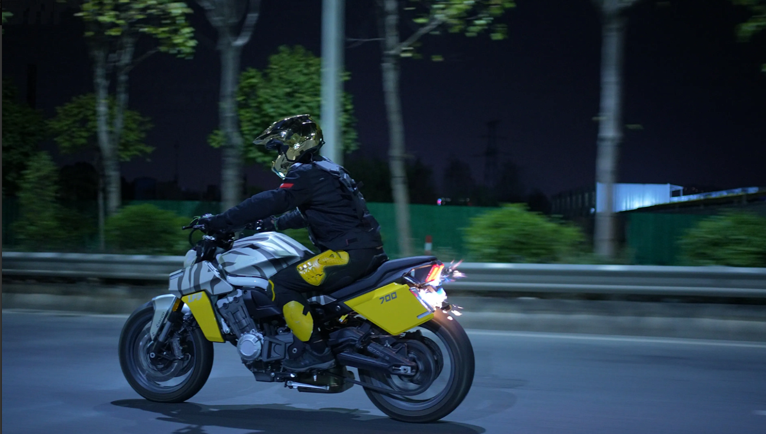 Мотоцикл Benda LFS 700 в Дербенте